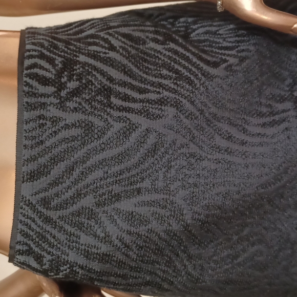 Elie Tahari Zebra Textured High/Low Mini Skirt - Picture 2 of 4